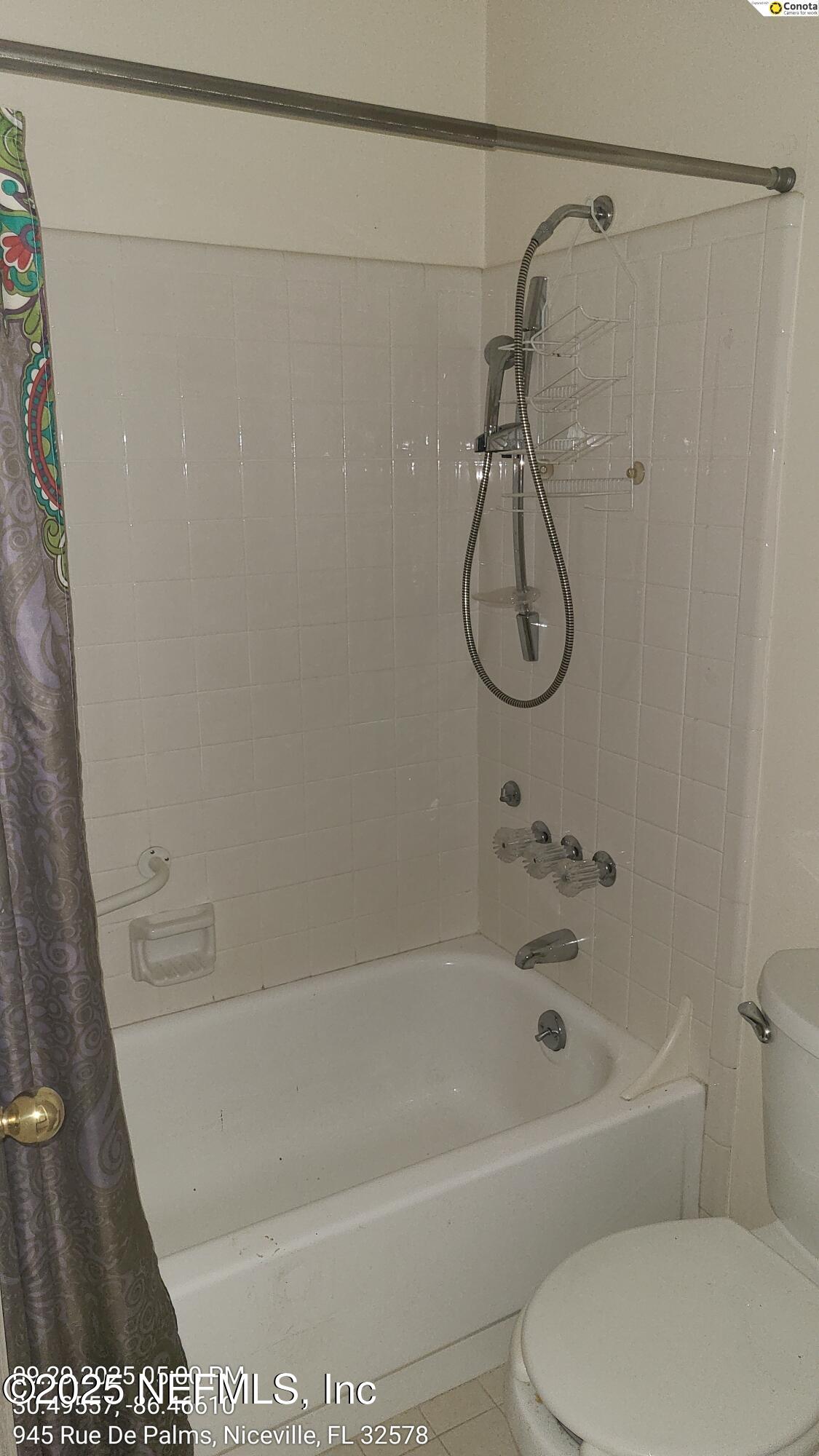 945 Rue De Palms Niceville, FL 32578 - Photo 23 of 37 a bathroom with a bath tub with a shower