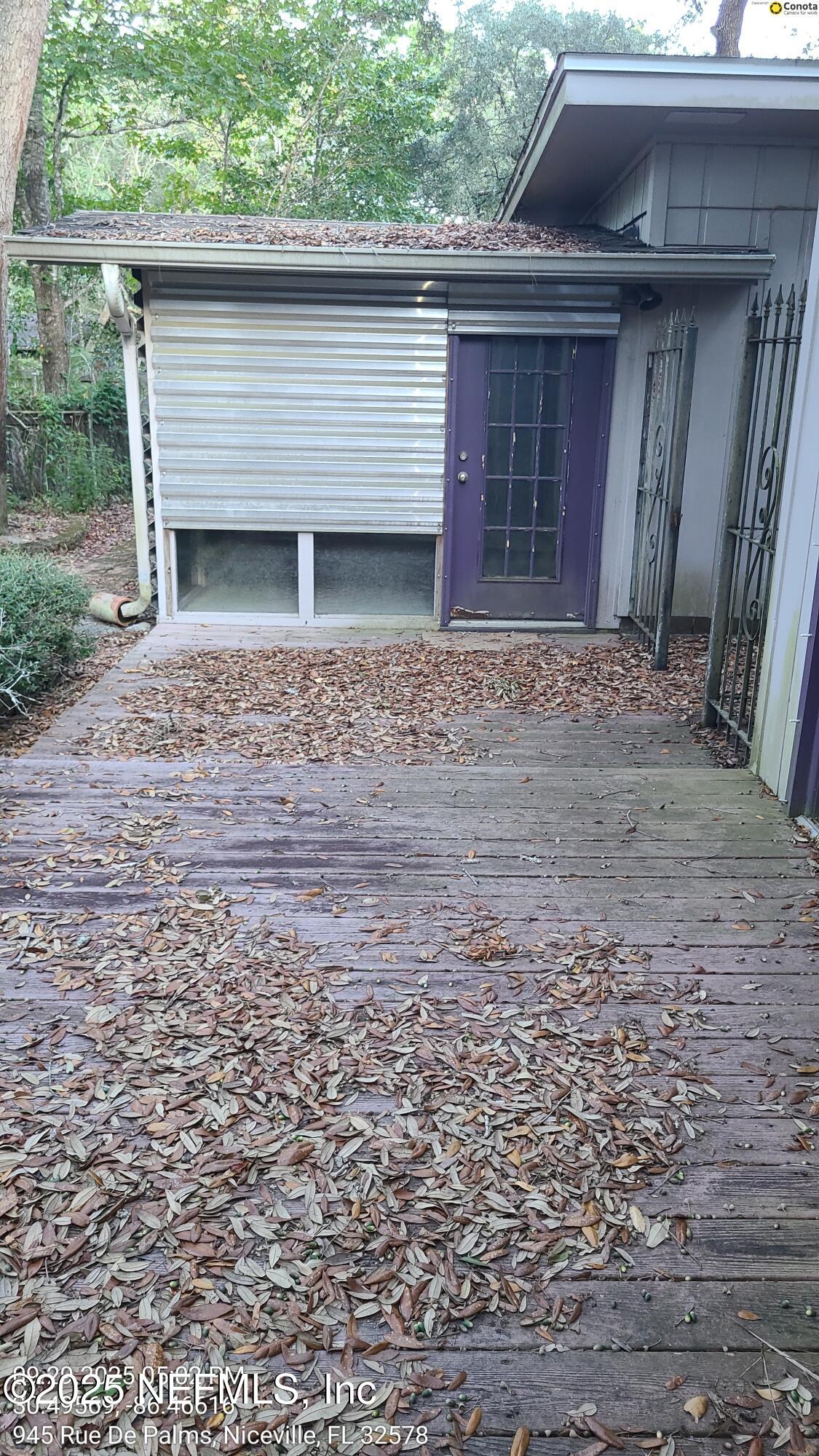 945 Rue De Palms Niceville, FL 32578 - Photo 35 of 37 a front view of a house with garden