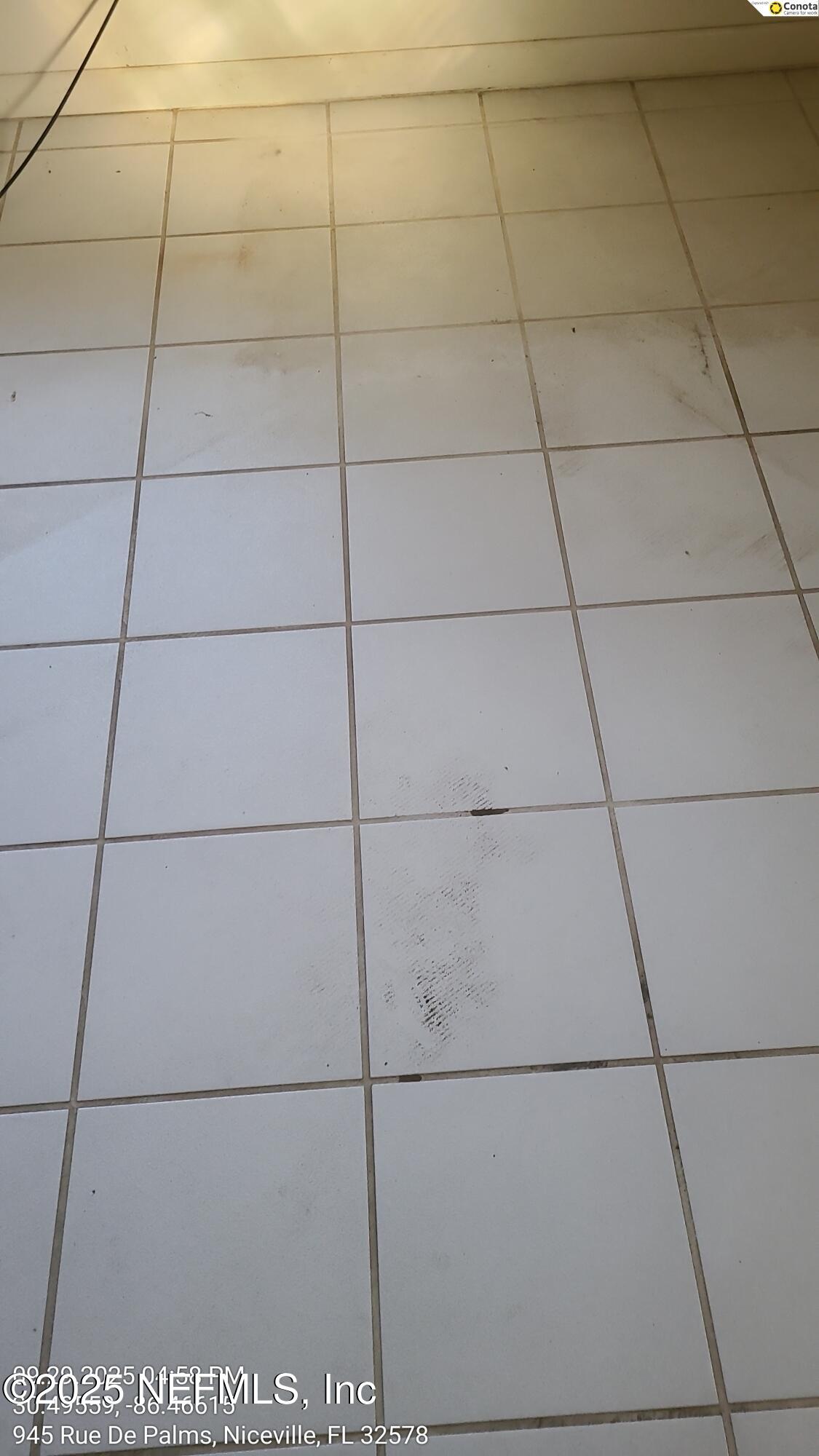 945 Rue De Palms Niceville, FL 32578 - Photo 10 of 37 a bathroom with a shower