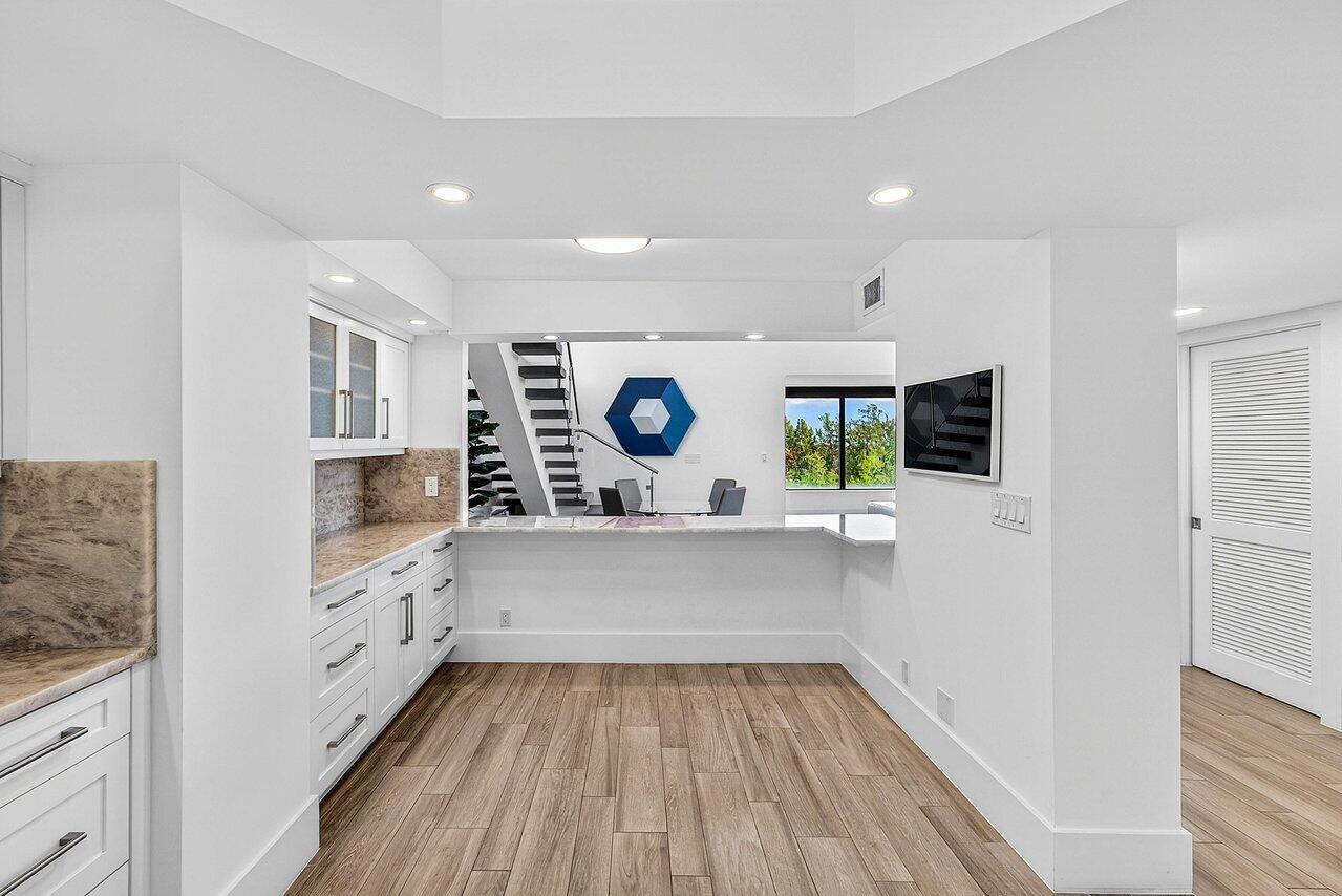 900 Northeast Spanish River Boulevard, Unit 7E Boca Raton, FL 33431 - Photo 18 of 71 KITCHEN