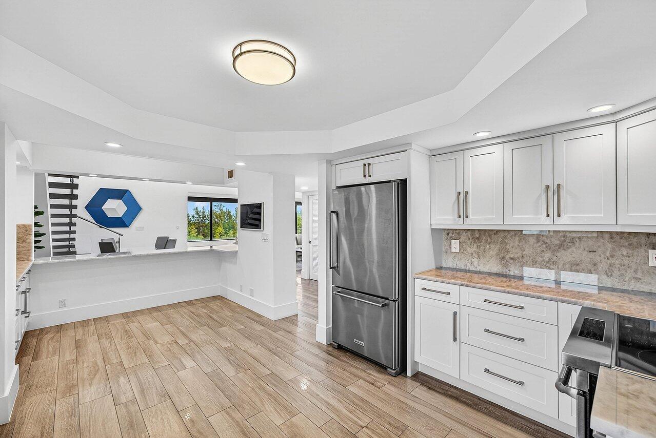 900 Northeast Spanish River Boulevard, Unit 7E Boca Raton, FL 33431 - Photo 21 of 71 KITCHEN