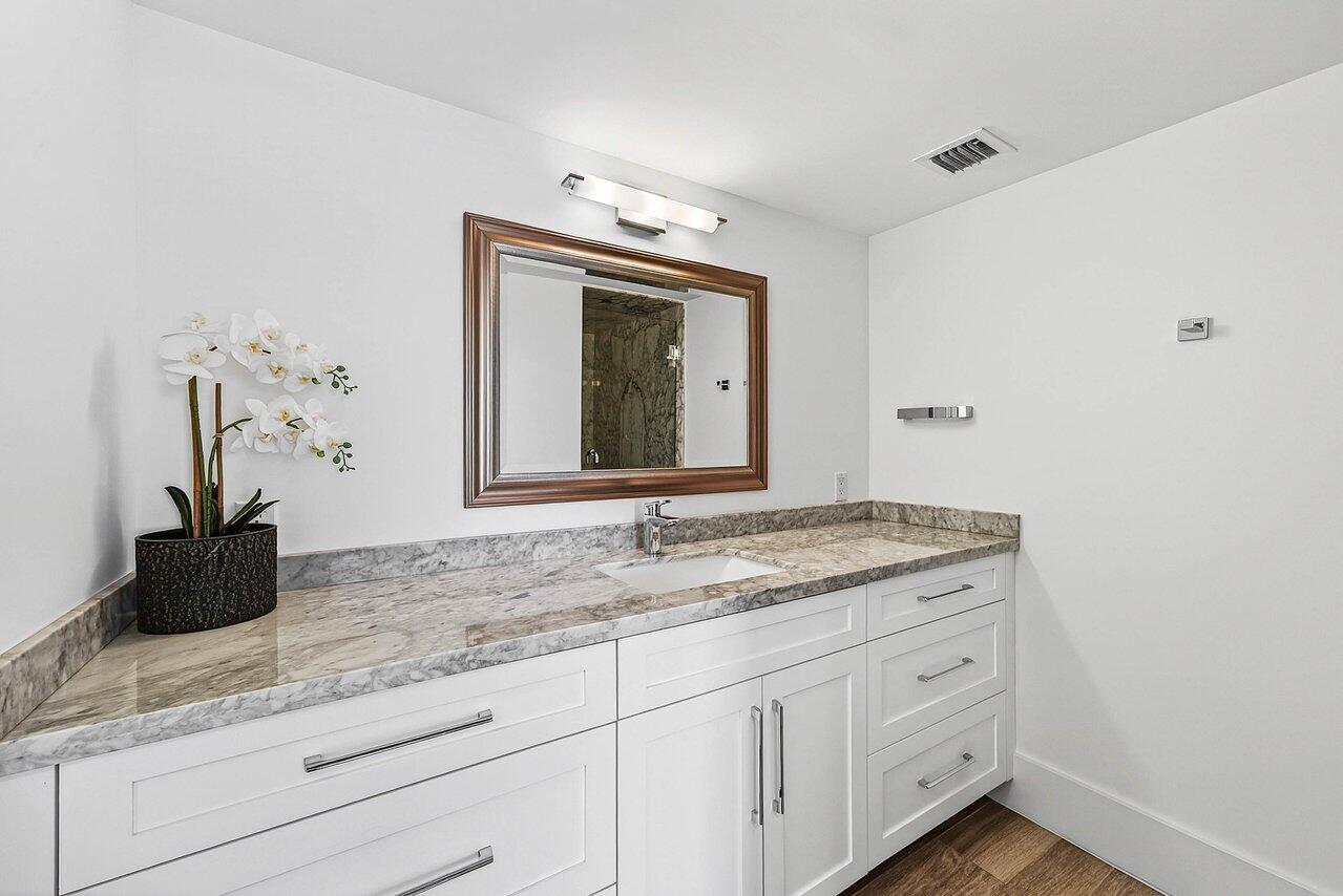 900 Northeast Spanish River Boulevard, Unit 7E Boca Raton, FL 33431 - Photo 27 of 71 GUEST BATHROOM