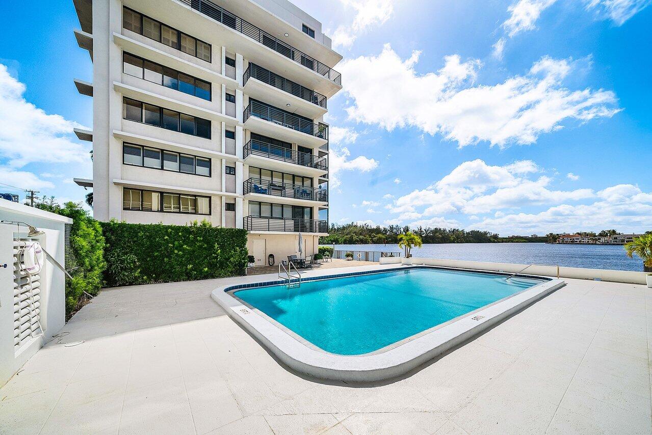 900 Northeast Spanish River Boulevard, Unit 7E Boca Raton, FL 33431 - Photo 60 of 71 COMMUNITY POOL