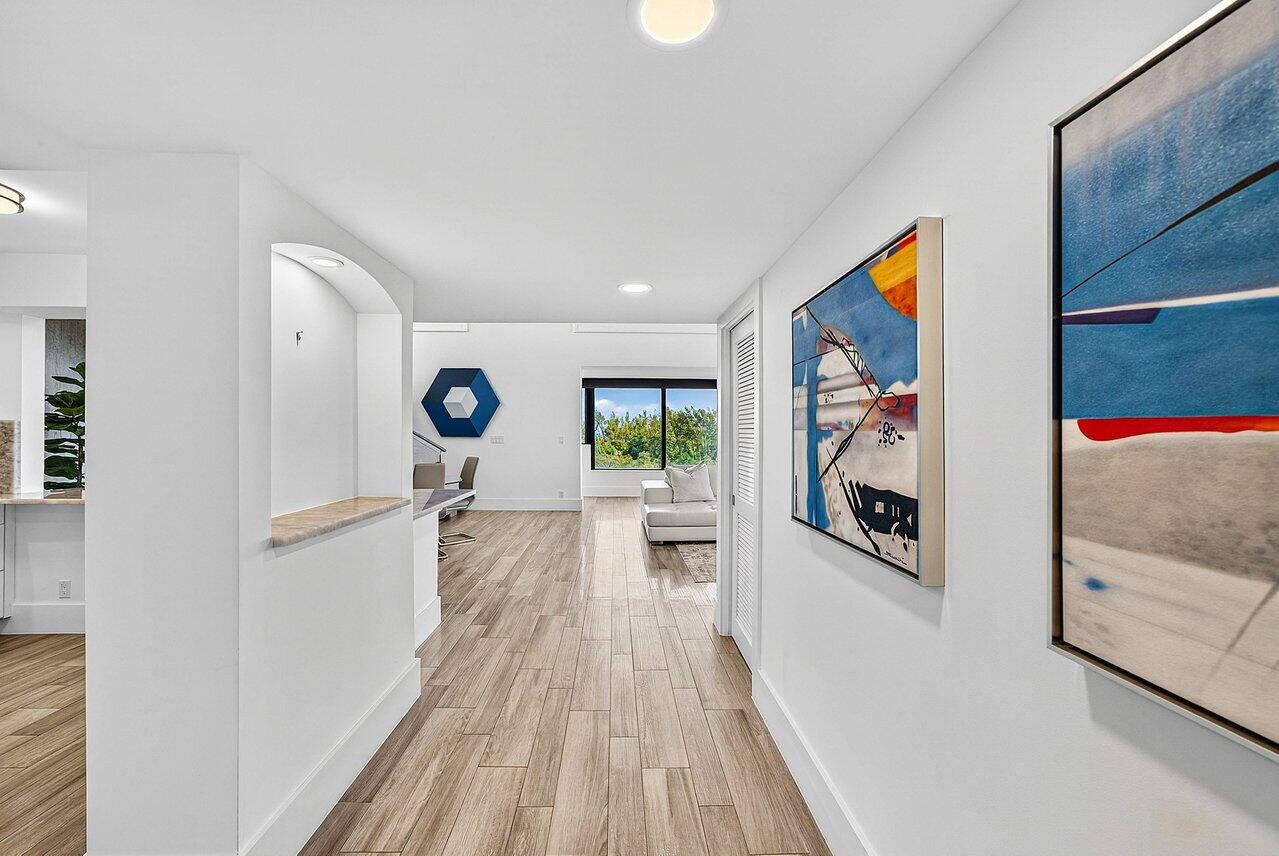 900 Northeast Spanish River Boulevard, Unit 7E Boca Raton, FL 33431 - Photo 6 of 71 FOYER ENTRANCE