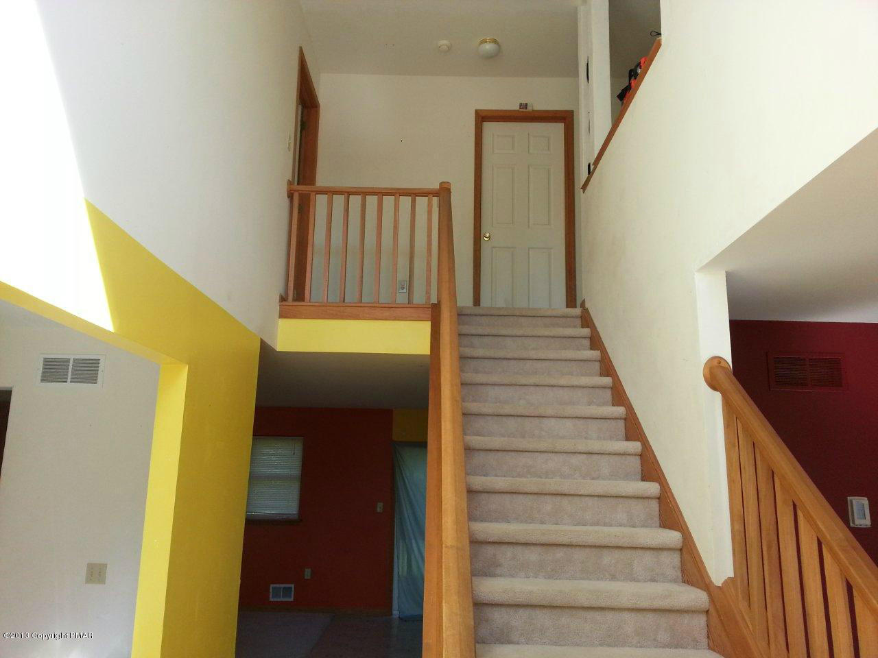 2289 Bismark Road Blakeslee, PA 18610 - Photo 4 of 13 Ramdin Foyer