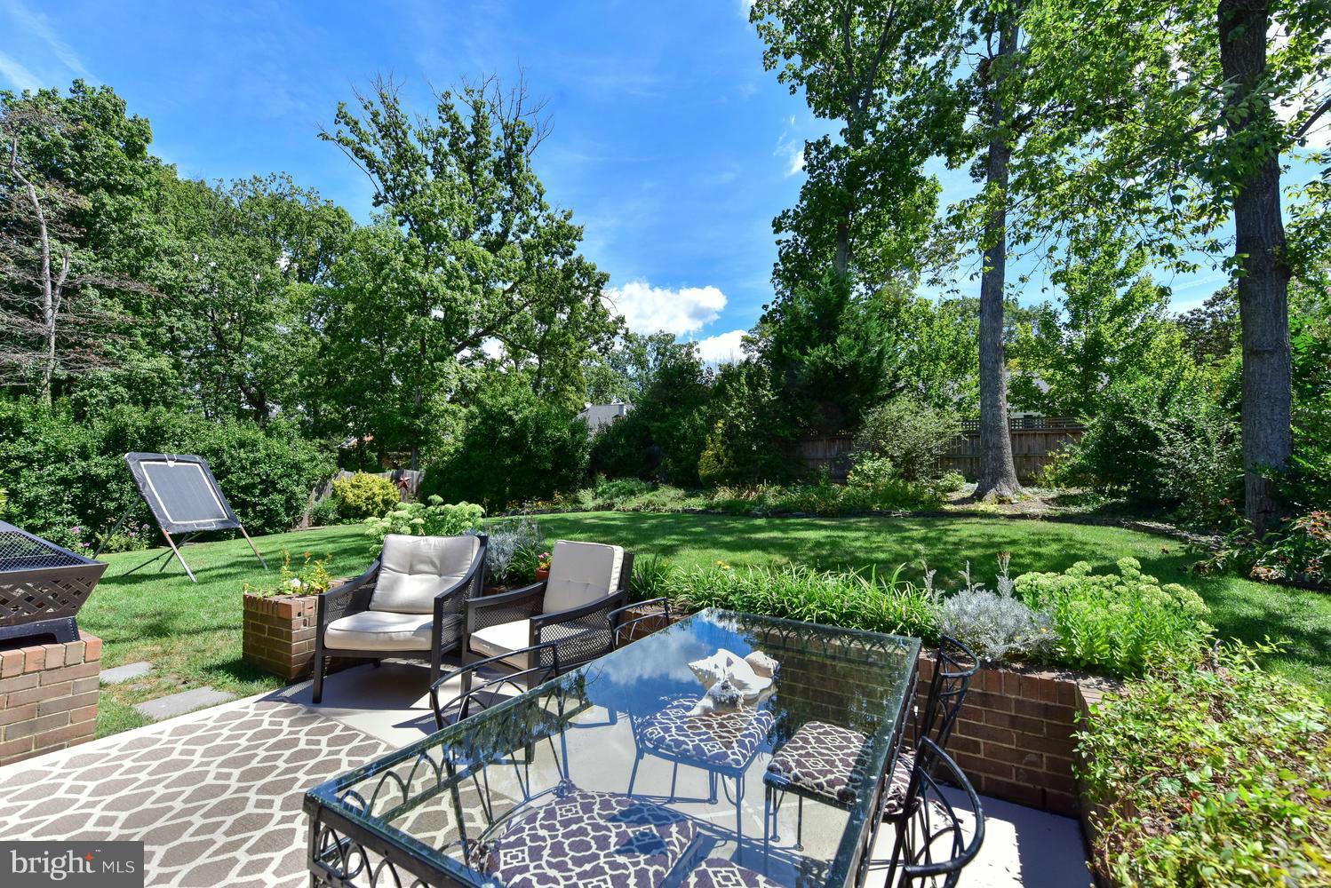2312 Windsor Road Alexandria, VA 22307 - Photo 15 of 20 Patio & Yard