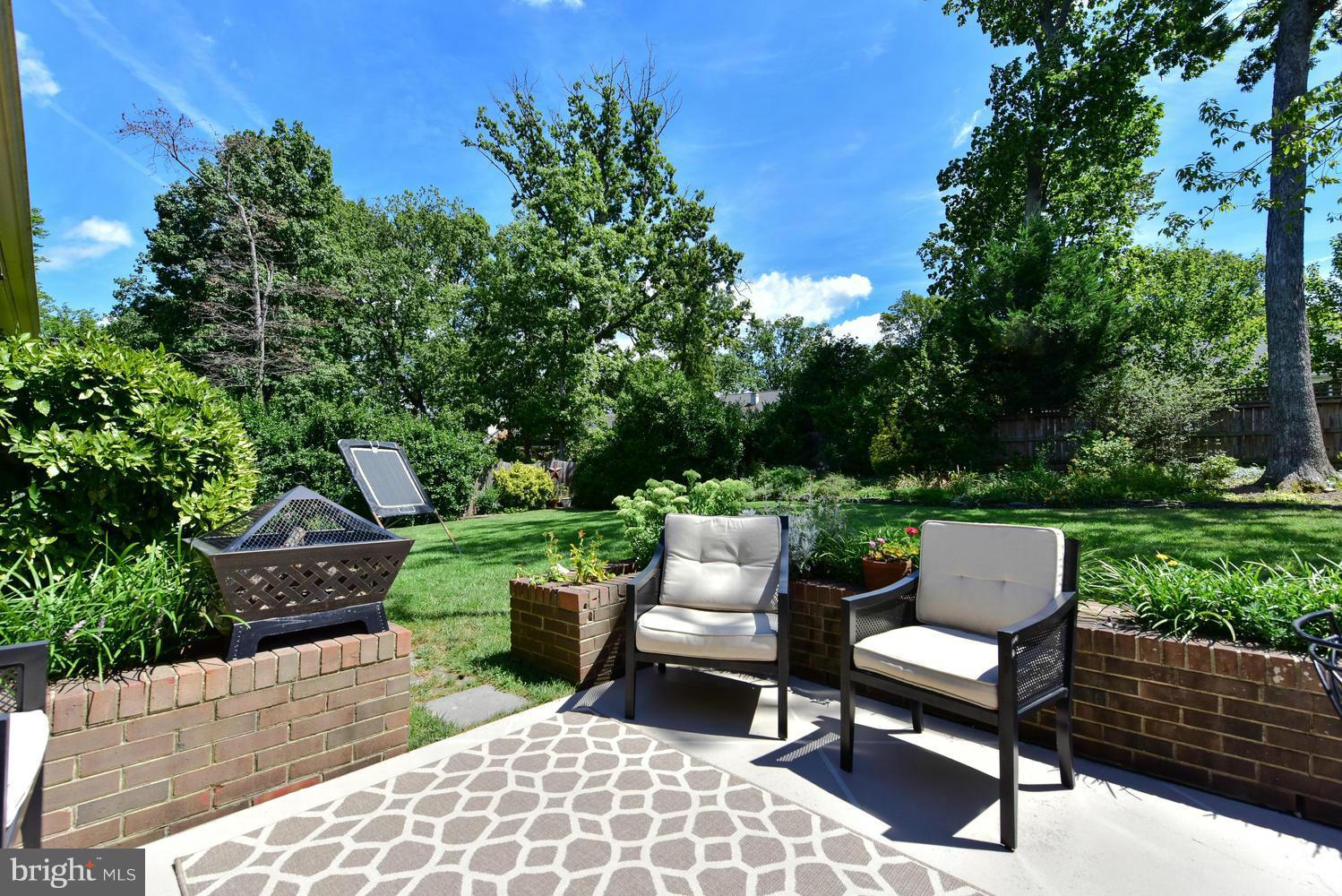 2312 Windsor Road Alexandria, VA 22307 - Photo 16 of 20 Patio & Yard