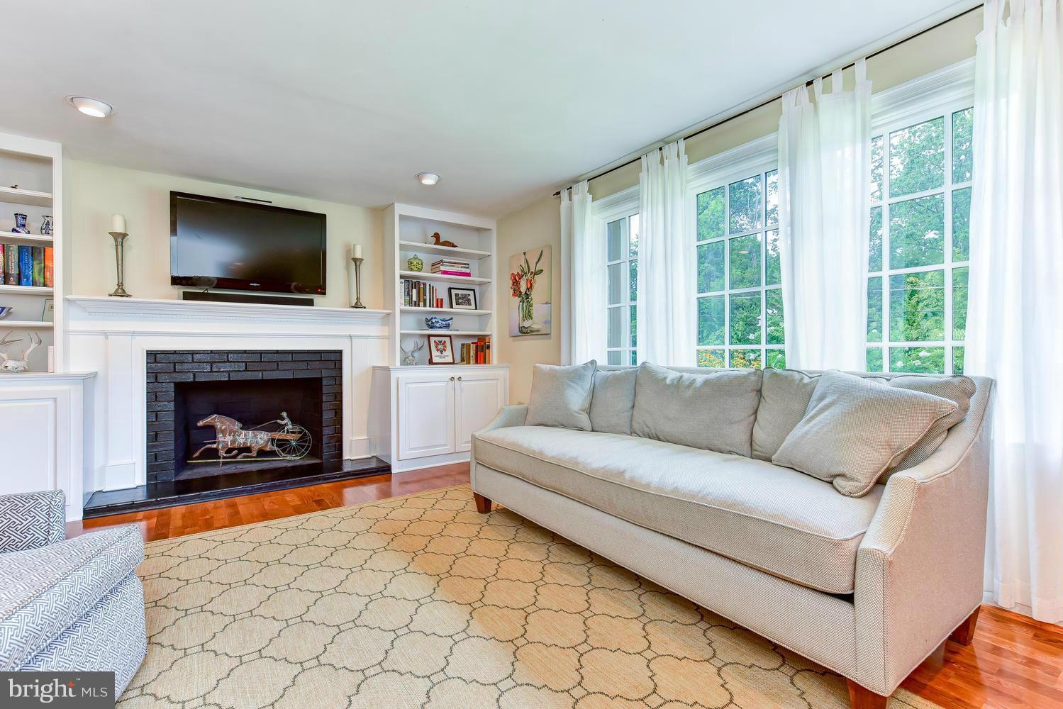 2312 Windsor Road Alexandria, VA 22307 - Photo 5 of 20 Family Room
