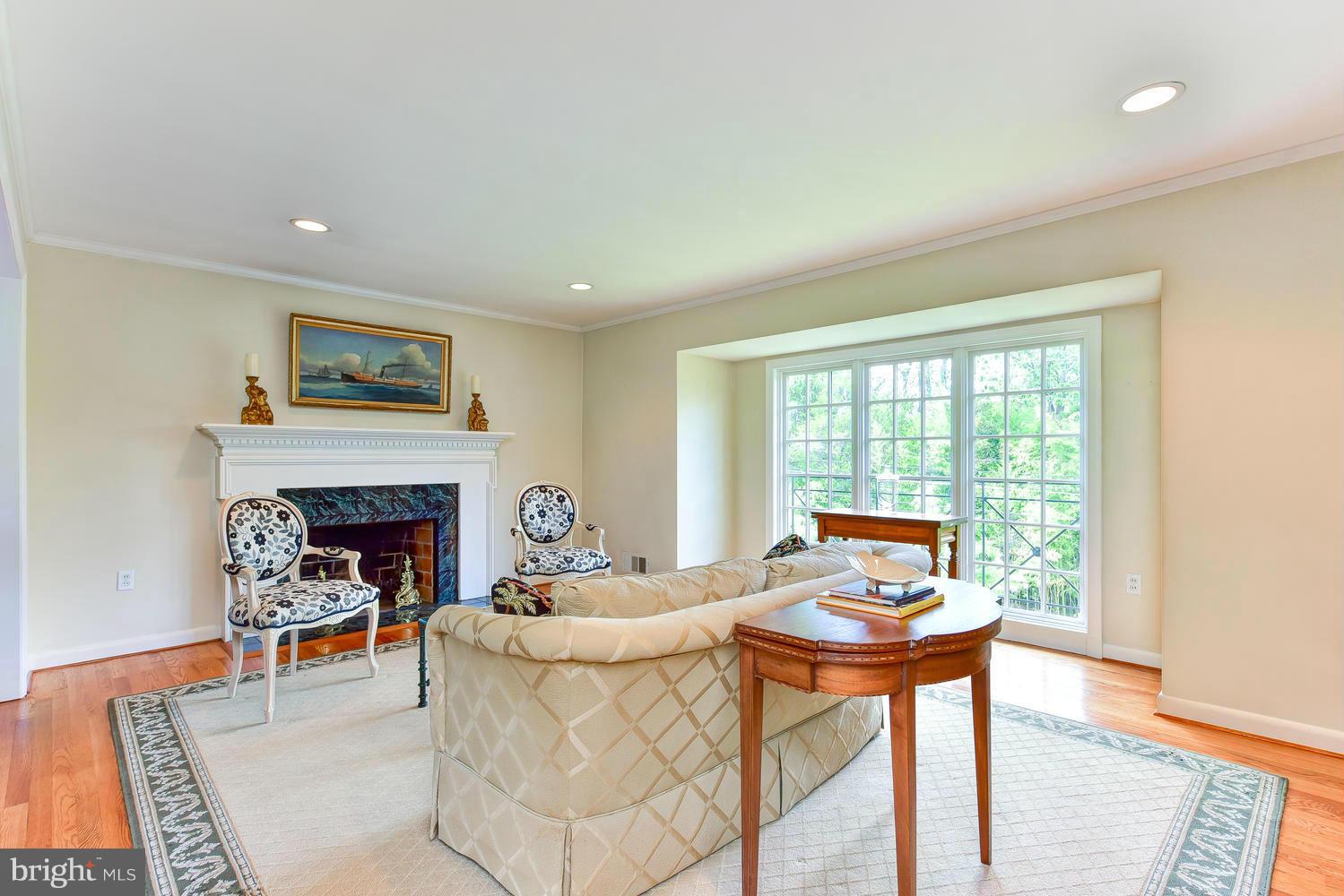 2312 Windsor Road Alexandria, VA 22307 - Photo 8 of 20 Living Room