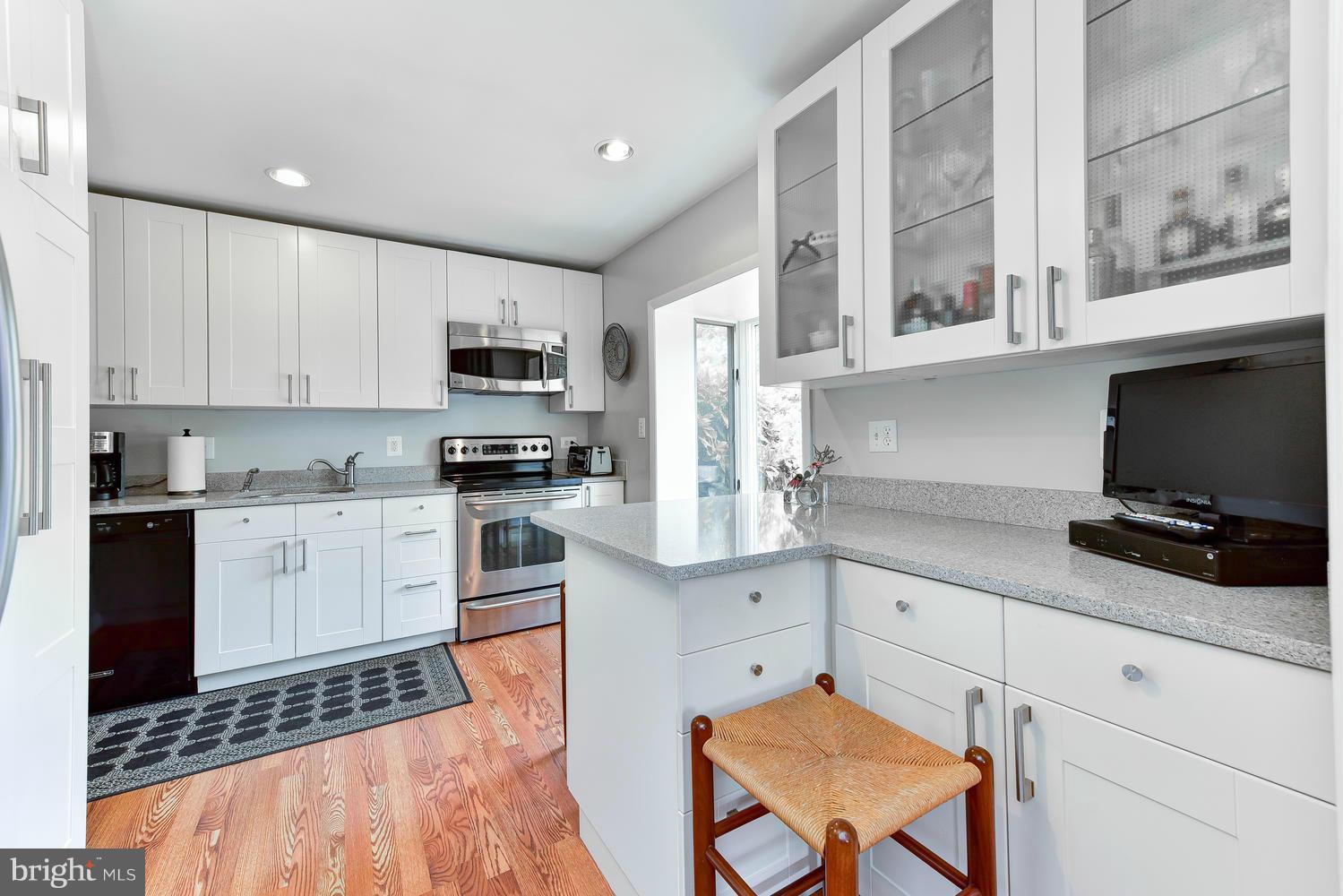2312 Windsor Road Alexandria, VA 22307 - Photo 10 of 20 Kitchen