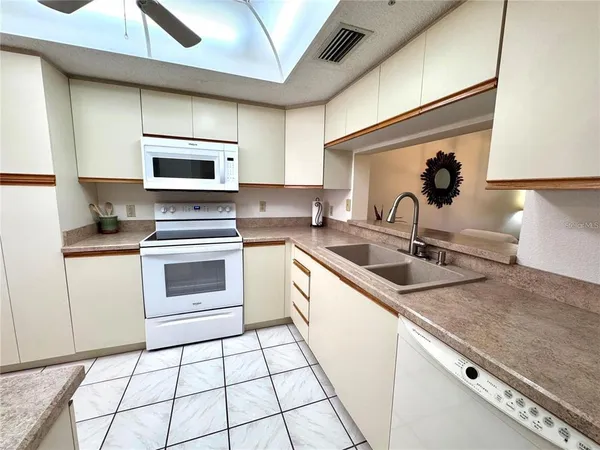 $2,000 | 6505 Stone River Road, Unit 309, Bradenton, FL 34203