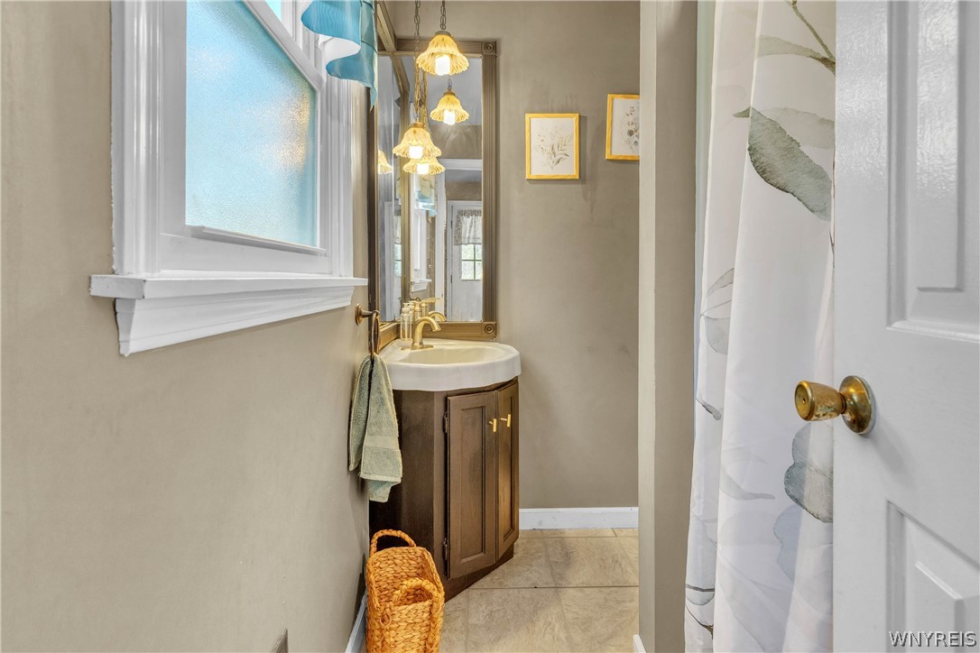 5458 Murphy Road Lockport Town, NY 14094 - Photo 10 of 35