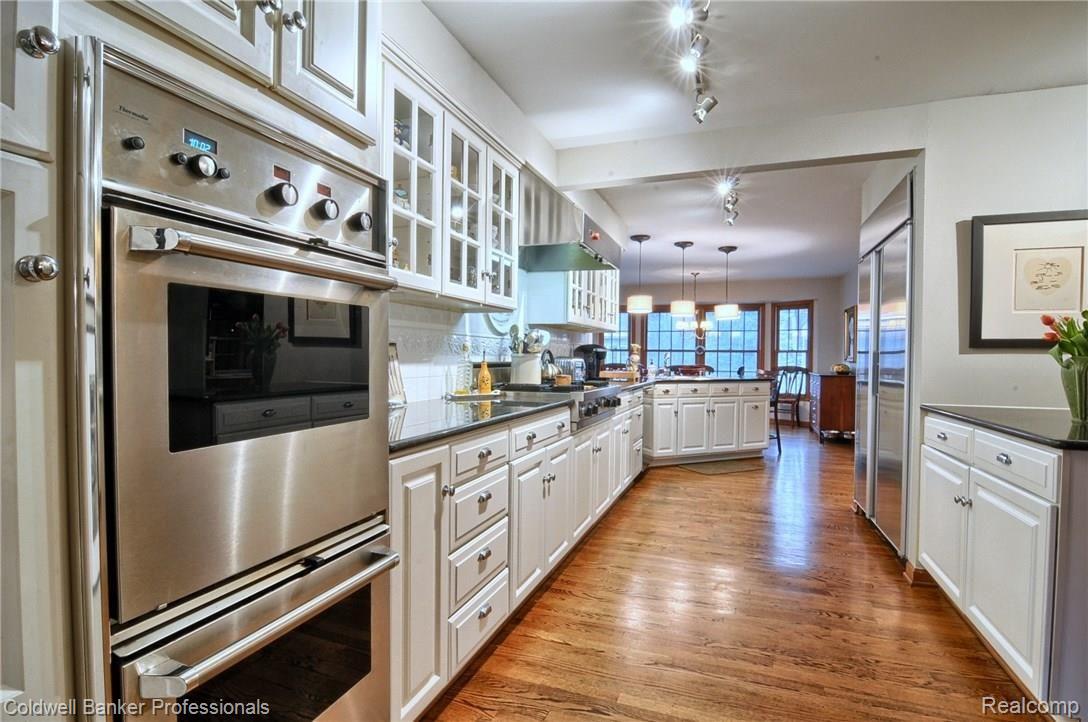 1783 Yorkshire Road Birmingham, MI 48009 - Photo 7 of 32 Kitchen_2nd_View.jpg