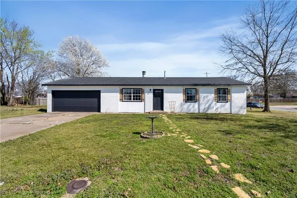 $205,000 | 401 North Edgewood Drive, Coffeyville, KS 67337
