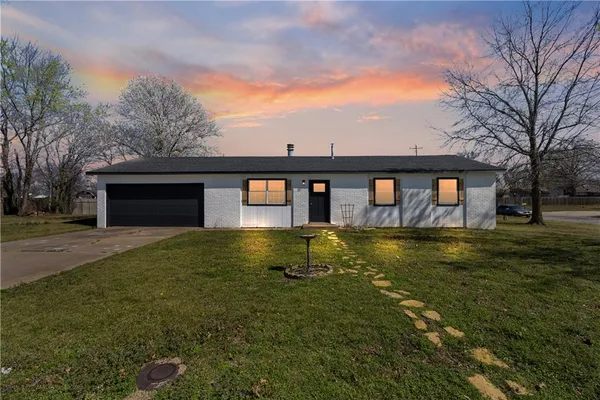 $205,000 | 401 North Edgewood Drive, Coffeyville, KS 67337