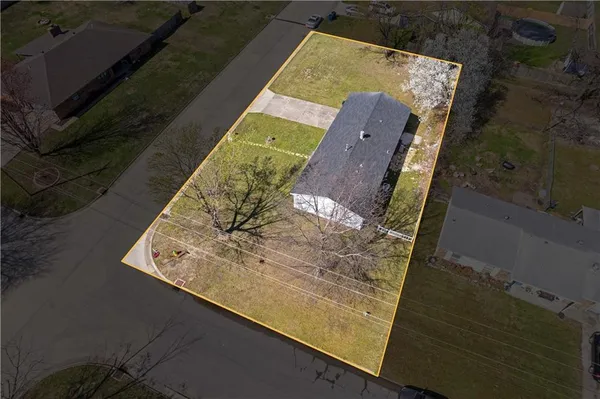$205,000 | 401 North Edgewood Drive, Coffeyville, KS 67337