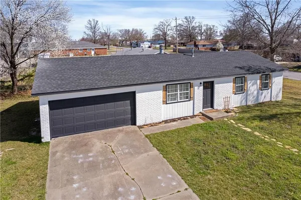 $205,000 | 401 North Edgewood Drive, Coffeyville, KS 67337