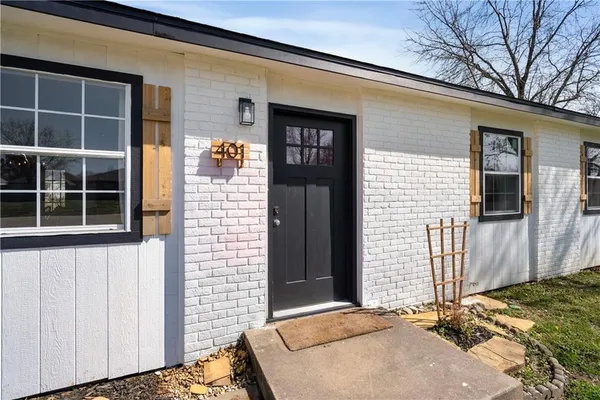 $205,000 | 401 North Edgewood Drive, Coffeyville, KS 67337