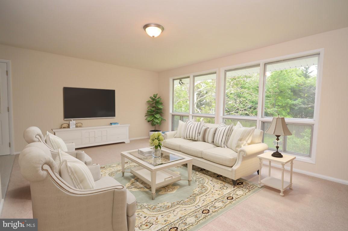 4429 Roundhill Road Alexandria, VA 22310 - Photo 11 of 24 Gallery Image 11