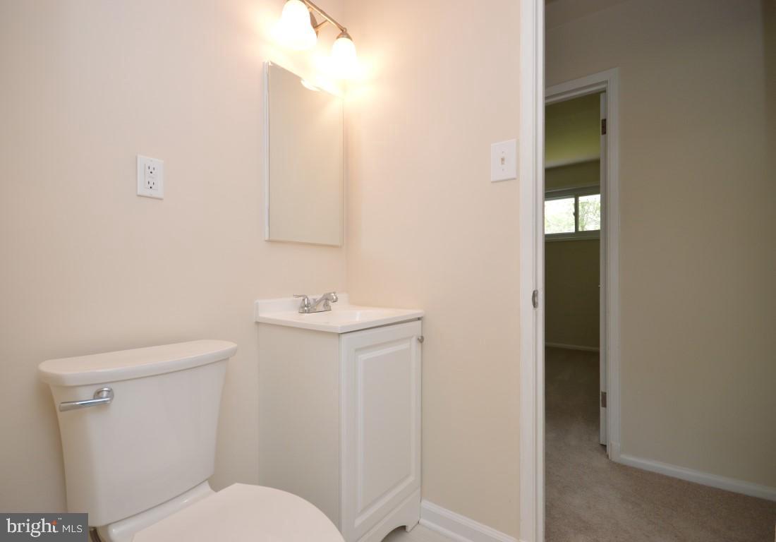 4429 Roundhill Road Alexandria, VA 22310 - Photo 17 of 24 Bath