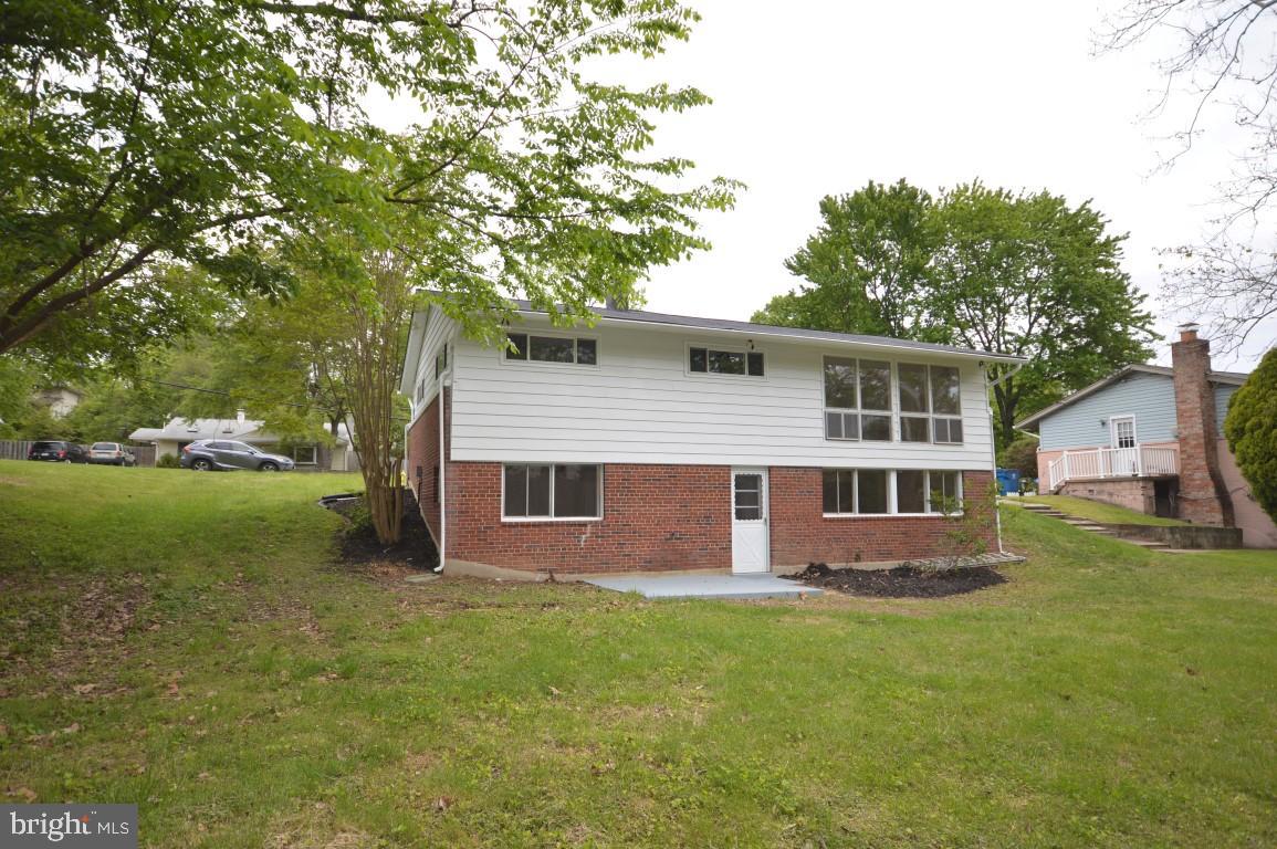 4429 Roundhill Road Alexandria, VA 22310 - Photo 3 of 24 Back of House