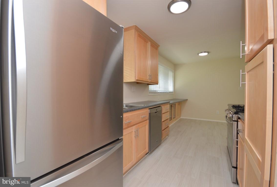 4429 Roundhill Road Alexandria, VA 22310 - Photo 8 of 24 Updated Kitchen