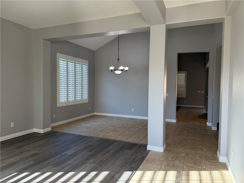 12758 Royal Palm Lane Riverside, CA 92503 - Photo 4 of 27 Gallery Image 4