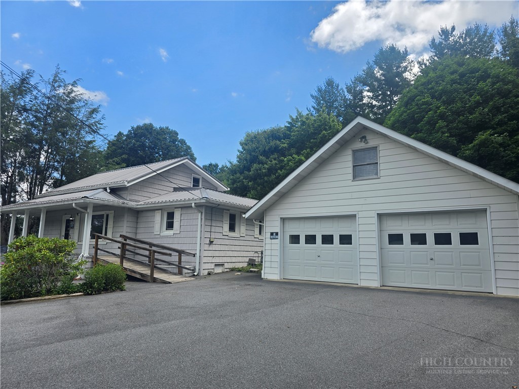 159 Hubert Street Newland, NC 28657 - Photo 1 of 40