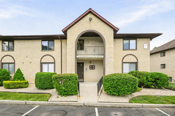 $390,000 | 72 Omni Parc Drive, Nanuet, NY 10954
