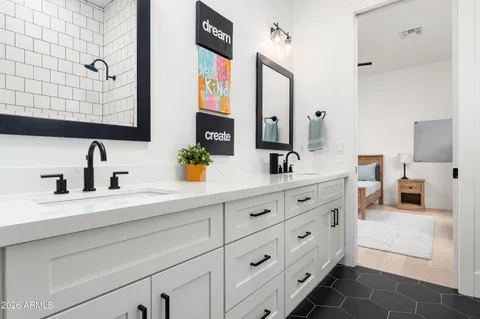 $2,595,000 | 4223 North 41st Place, Phoenix, AZ 85018