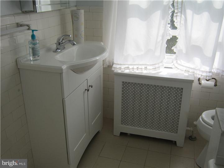 131 North Rolling Road Springfield, PA 19064 - Photo 12 of 19 Bathroom