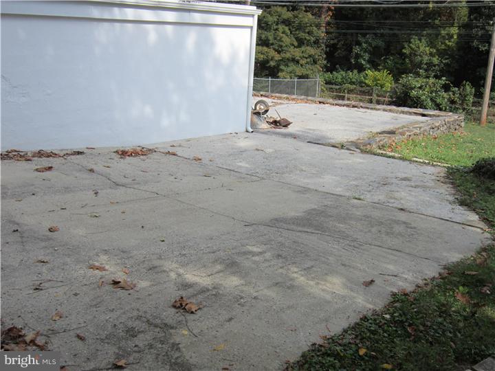 131 North Rolling Road Springfield, PA 19064 - Photo 16 of 19 Patio