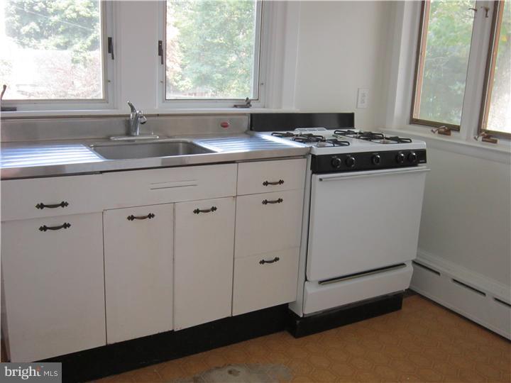 131 North Rolling Road Springfield, PA 19064 - Photo 5 of 19 Kitchen