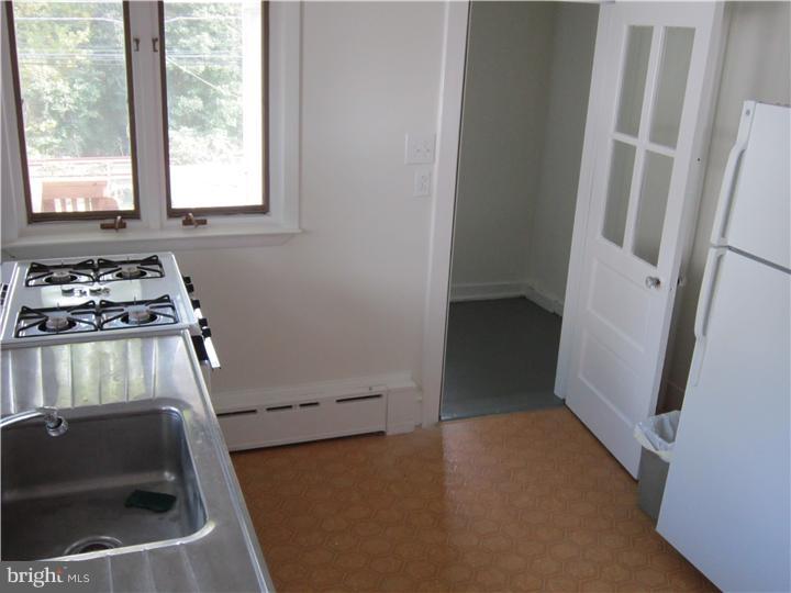 131 North Rolling Road Springfield, PA 19064 - Photo 6 of 19 Kitchen