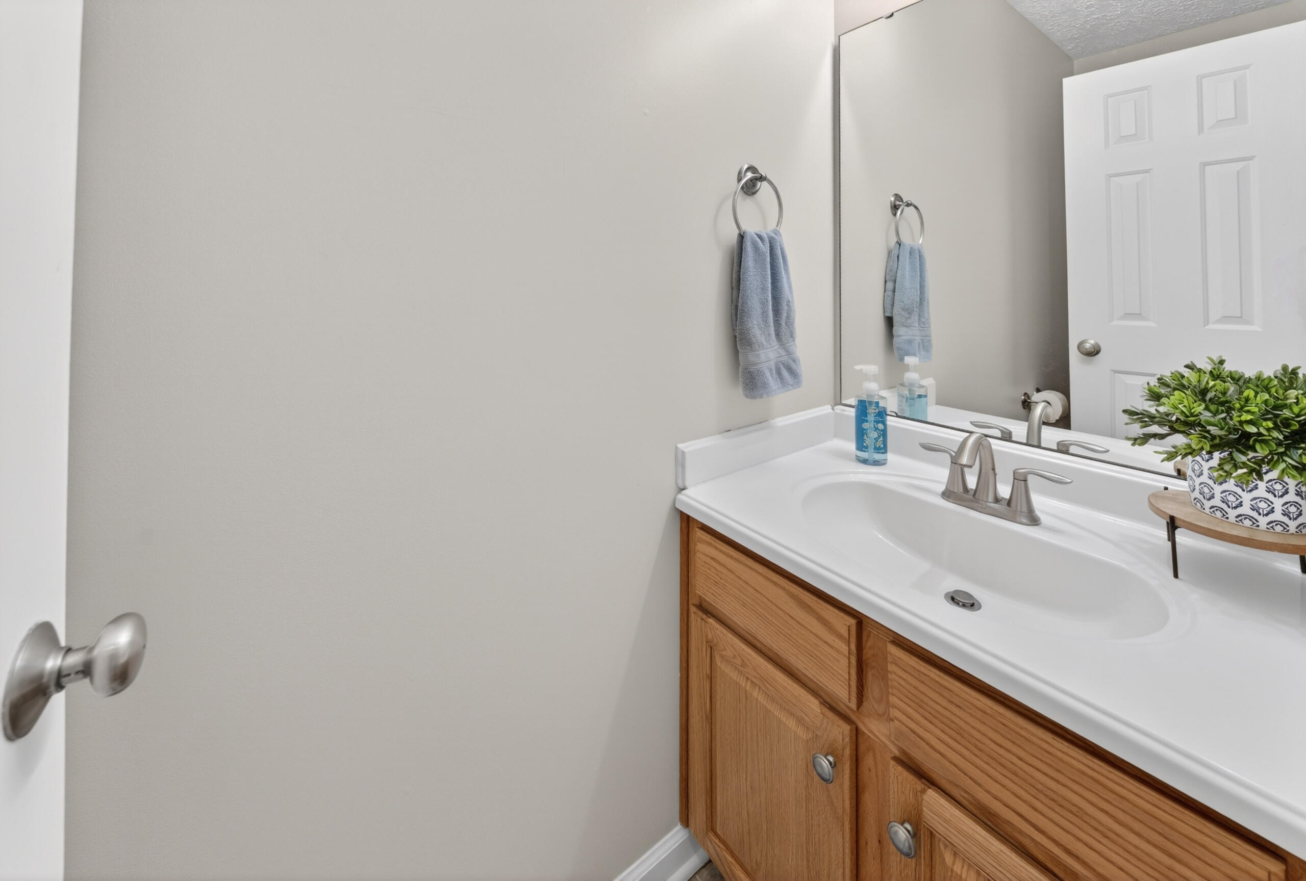 1633 Pilot Mountain Road Moneta, VA 24121 - Photo 39 of 103 Half Bath