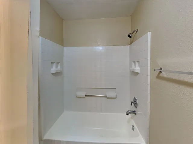 $2,415 | 226 Golden Oak Drive, Texas City, TX 77591