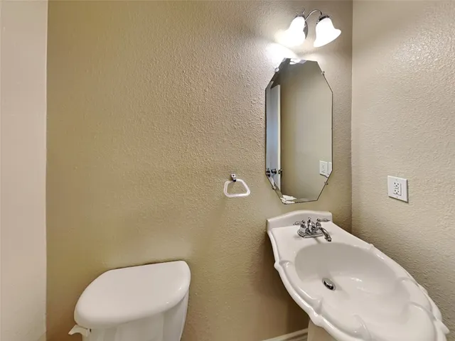 $2,415 | 226 Golden Oak Drive, Texas City, TX 77591