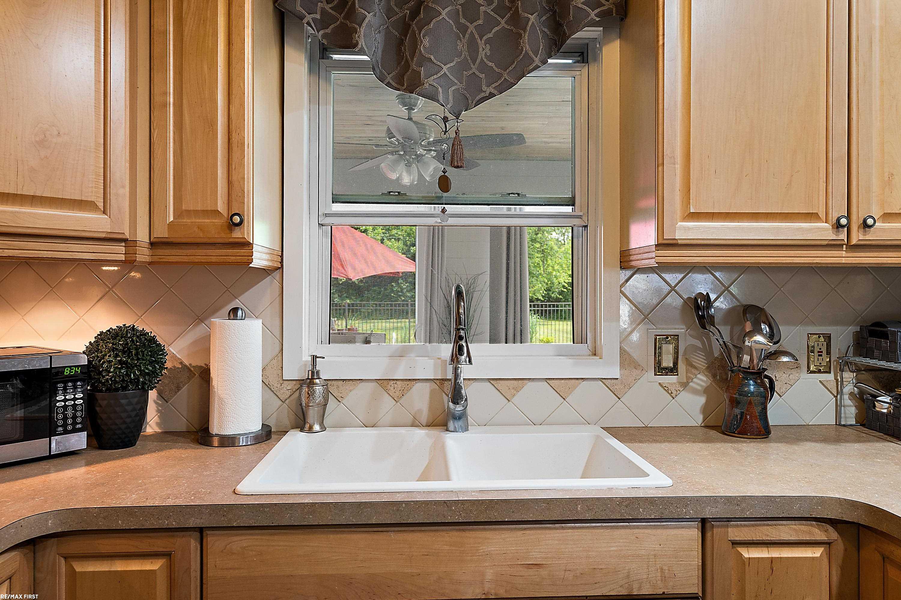 8240 Messmore Road Utica, MI 48317 - Photo 9 of 36 50119309-8.JPG