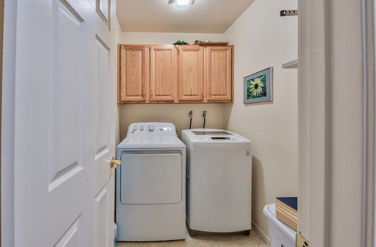 18401 Moro Road Salinas, CA 93907 - Photo 32 of 39 a utility room with dryer and washer