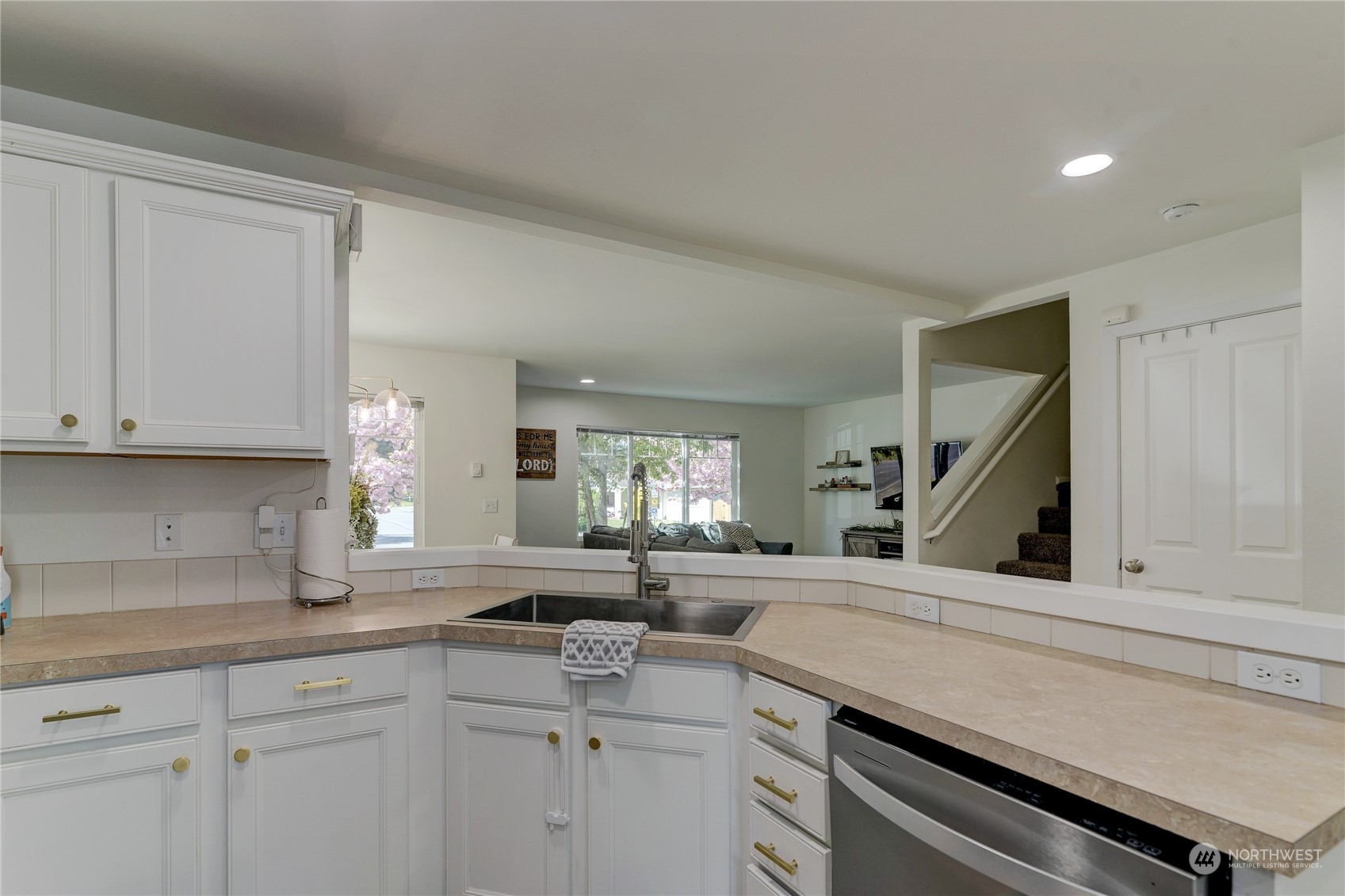 6608 Ruddell Road Southeast Olympia, WA 98513 - Photo 4 of 29 Gallery Image 4