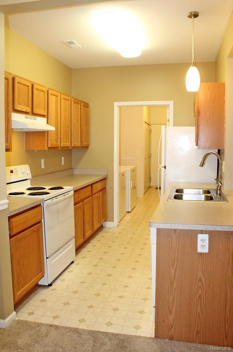 11696 Farmington Road Livonia, MI 48150 - Photo 9 of 39 IMG_7437.JPG