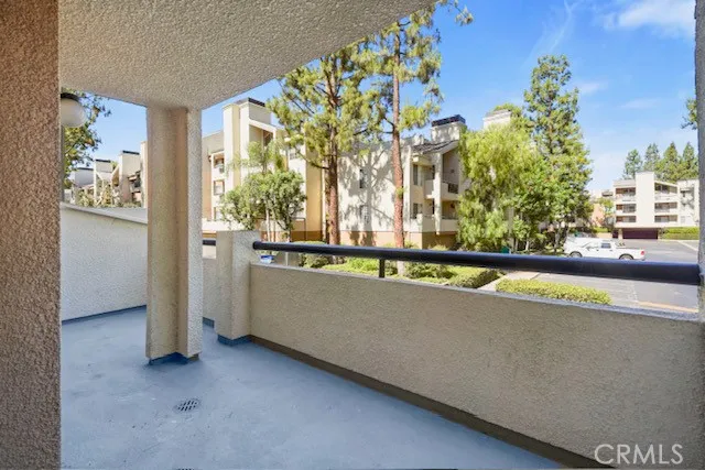 $2,500 | 21400 Burbank Boulevard, Unit 115, Woodland Hills, CA 91367