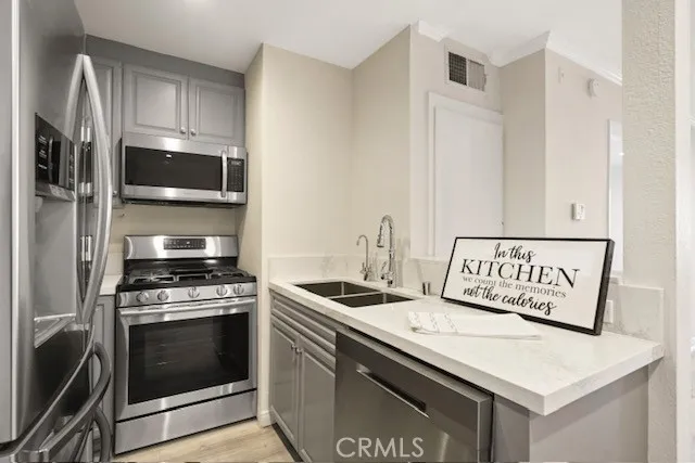 $2,500 | 21400 Burbank Boulevard, Unit 115, Woodland Hills, CA 91367