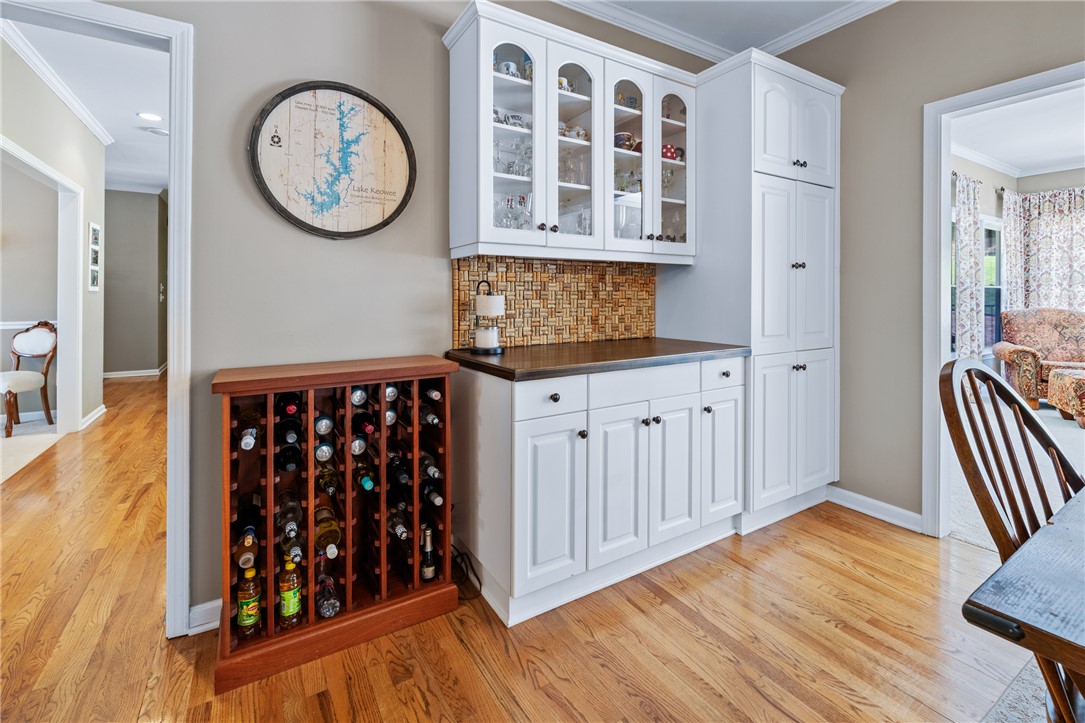 308 Amethyst Way Seneca, SC 29672 - Photo 18 of 49 Note: Light fixture over breakfast table and cork wall backsplash at bar do not convey.