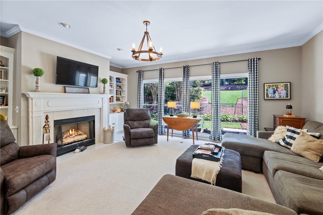 308 Amethyst Way Seneca, SC 29672 - Photo 7 of 49 Living Room