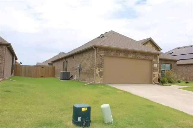 $1,995 | 688 Navasota Drive, Crandall, TX 75114