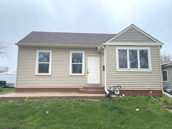 $2,750 | 114 East Richmond Street, Westmont, IL 60559