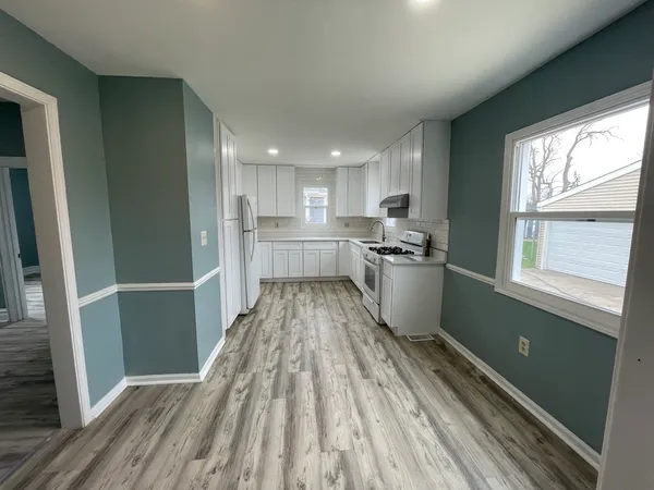 $2,750 | 114 East Richmond Street, Westmont, IL 60559