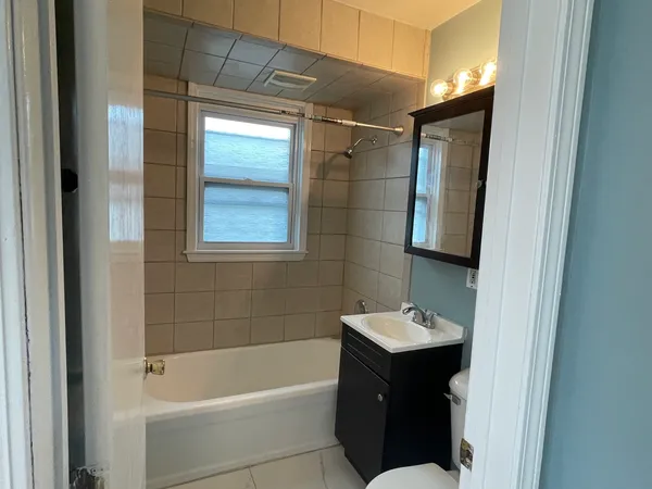 $2,750 | 114 East Richmond Street, Westmont, IL 60559
