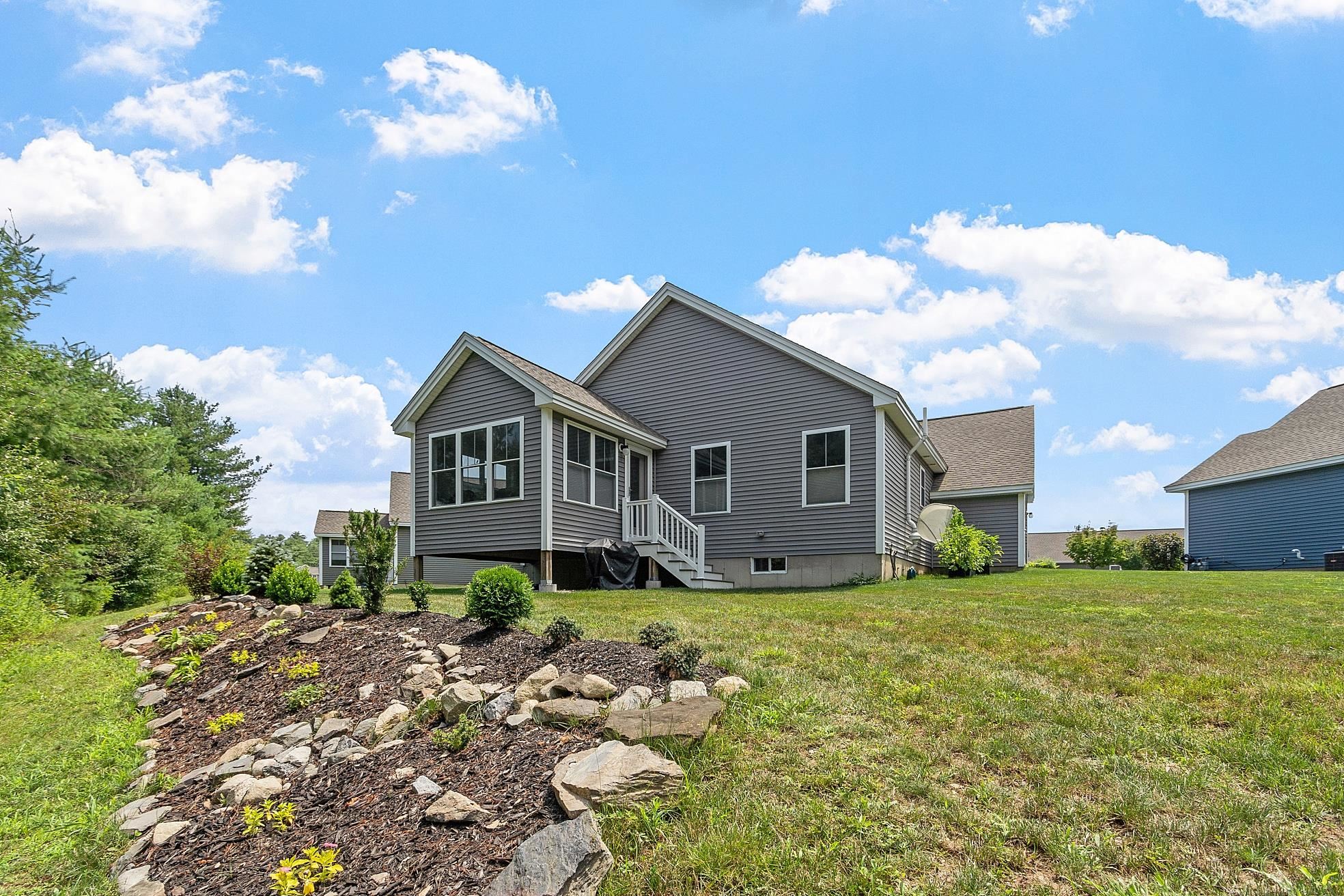 7 Paddock Circle, Unit 12 Nashua, NH 03062 - Photo 2 of 23